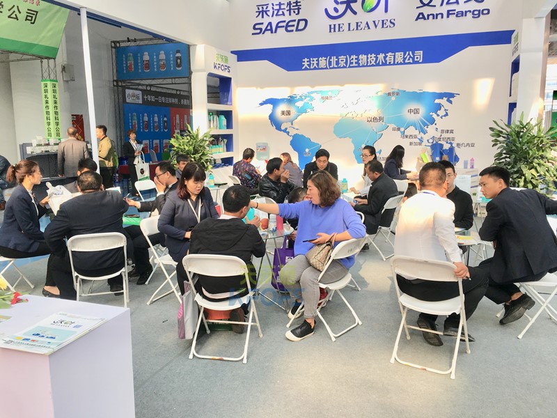夫沃施與其他展位鮮明對(duì)比.jpg